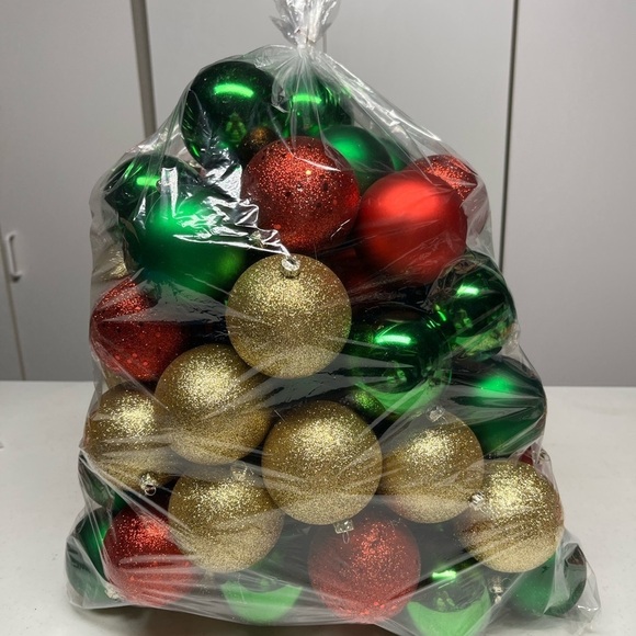 Ornaments 70 Total Gold , Red , Green Shatterproof - Picture 1 of 8